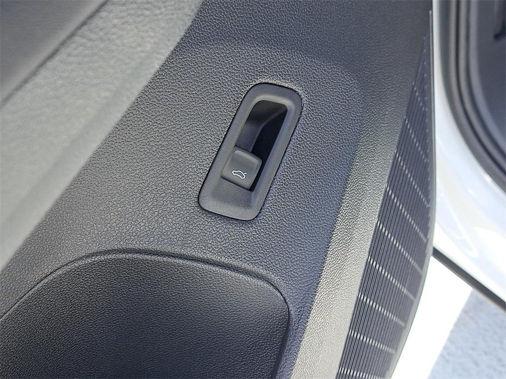 new 2026 Volkswagen Atlas Cross Sport car, priced at $44,011