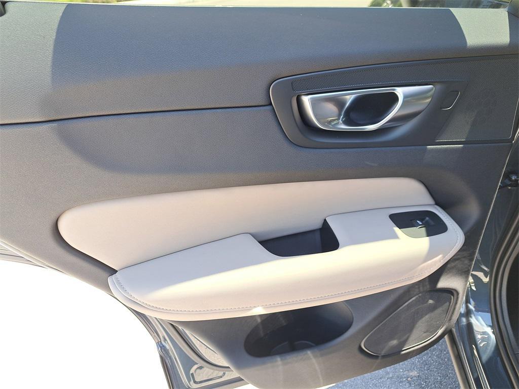 new 2026 Volvo XC60 Plug-In Hybrid car, priced at $58,995