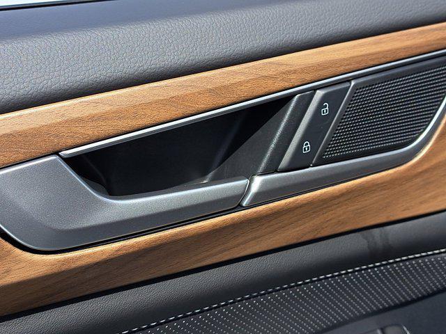 new 2025 Volkswagen Atlas car, priced at $44,353
