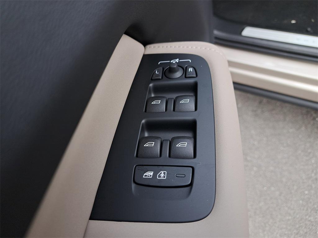 new 2026 Volvo XC60 Plug-In Hybrid car, priced at $63,987