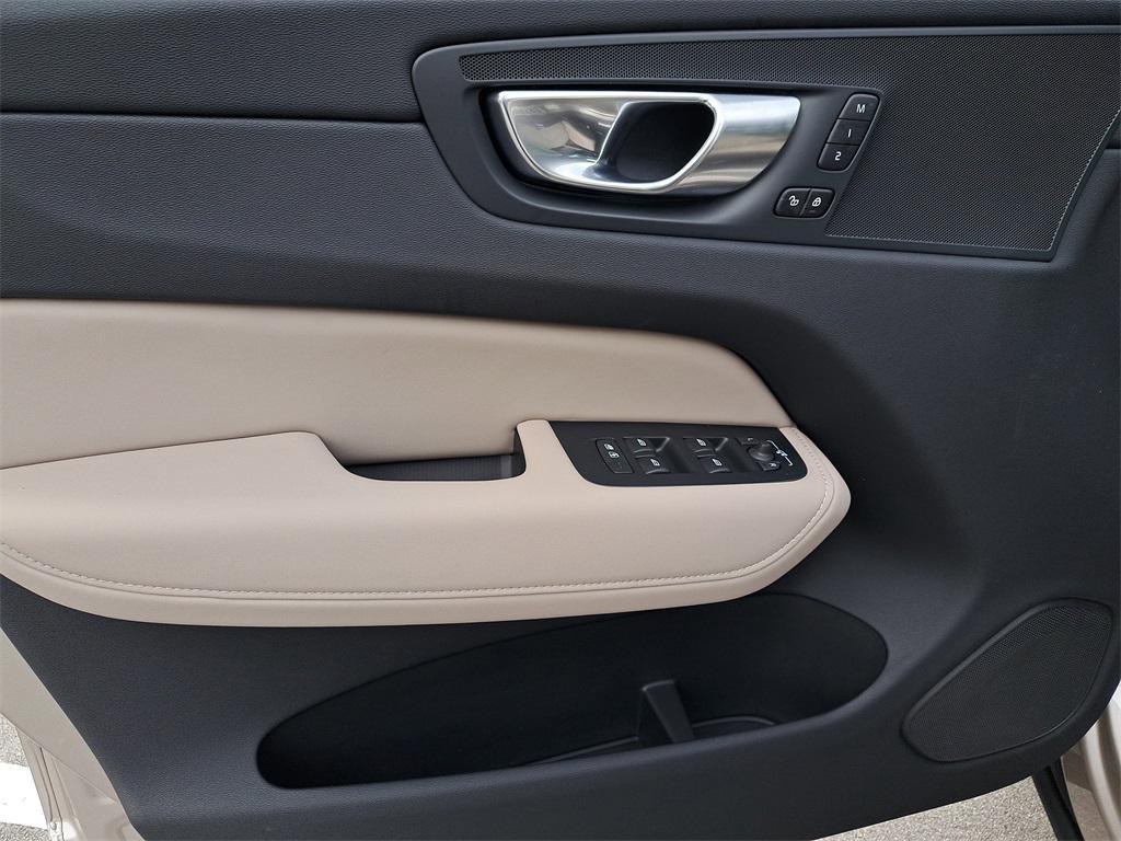 new 2026 Volvo XC60 Plug-In Hybrid car, priced at $63,987