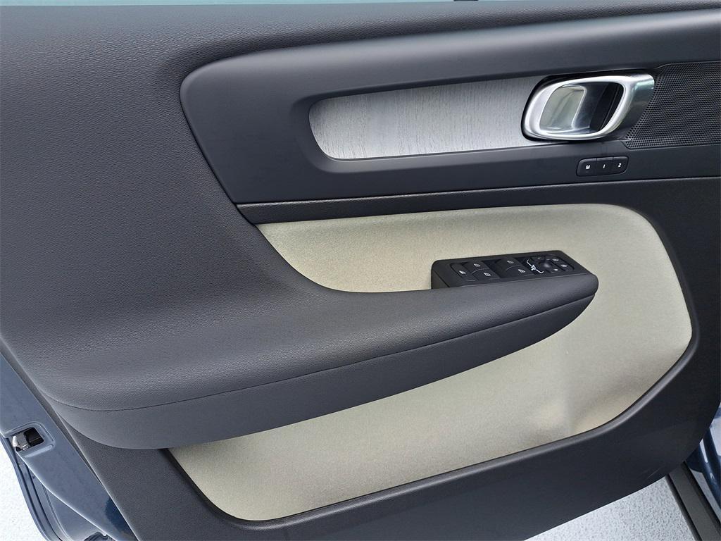 new 2026 Volvo XC40 car, priced at $42,767