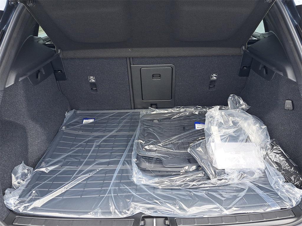 new 2026 Volvo XC40 car, priced at $42,767