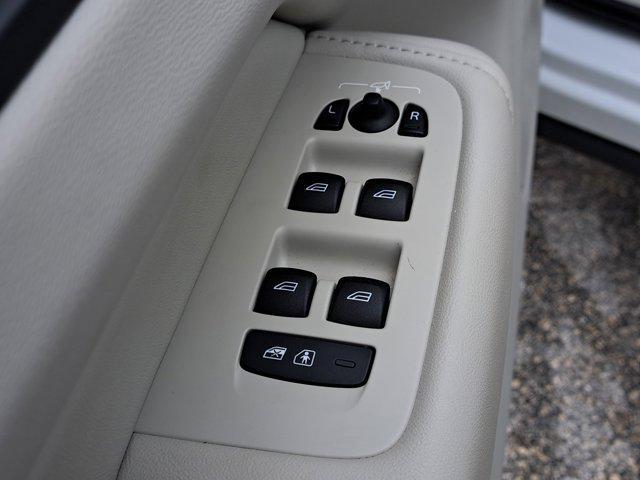 used 2023 Volvo XC60 car, priced at $36,995