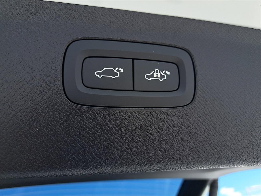new 2026 Volvo XC90 Plug-In Hybrid car, priced at $73,518