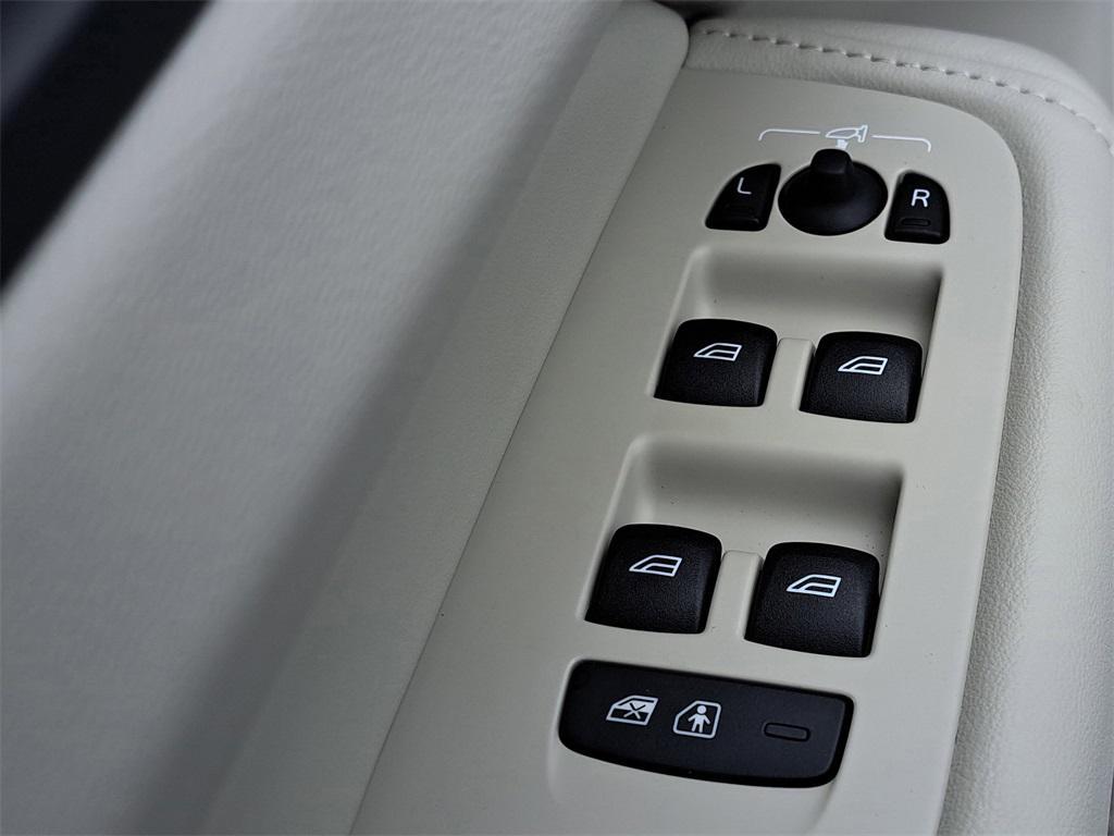 new 2026 Volvo XC60 car, priced at $58,851