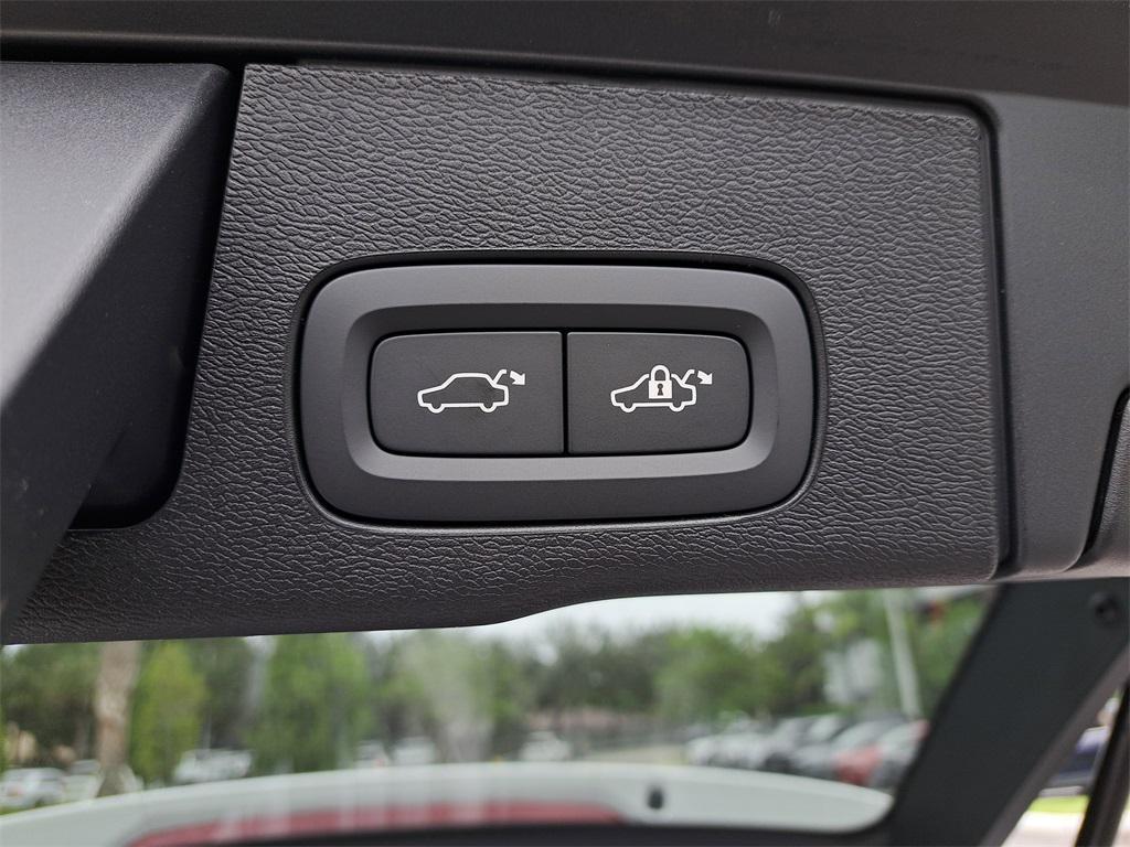 new 2026 Volvo XC60 car, priced at $58,851