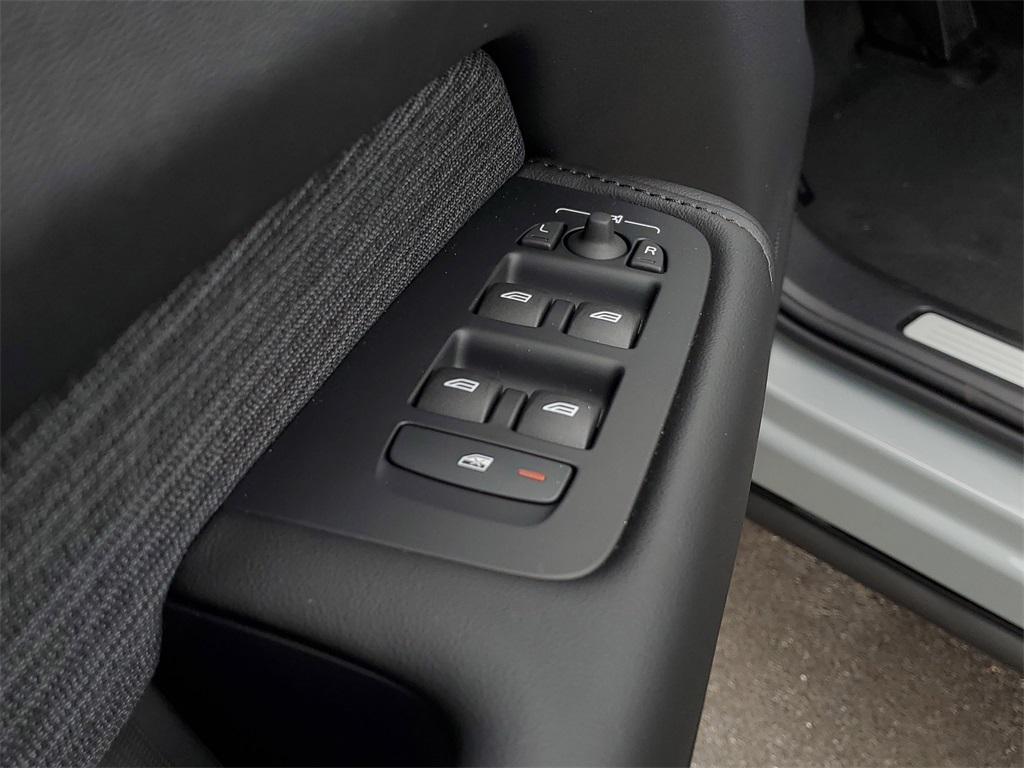 new 2025 Volvo XC60 Plug-In Hybrid car, priced at $50,659