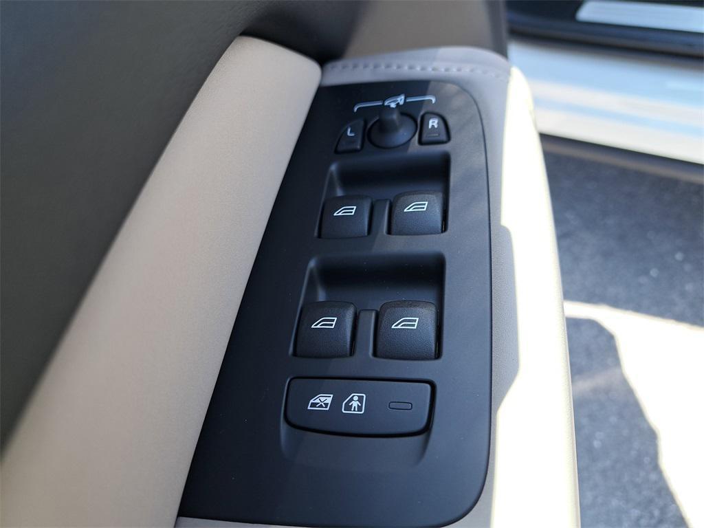 new 2026 Volvo XC60 Plug-In Hybrid car, priced at $58,995