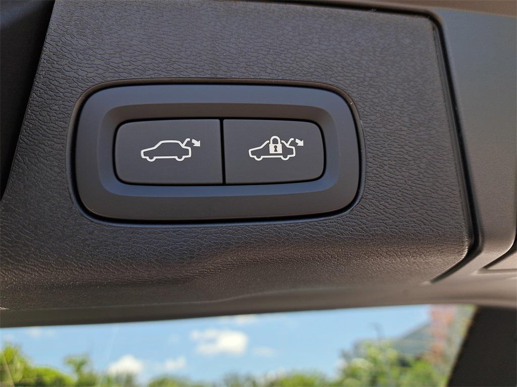 new 2026 Volvo XC60 Plug-In Hybrid car, priced at $58,995