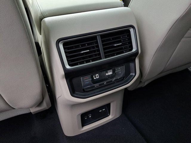 new 2025 Volkswagen Atlas car, priced at $41,628