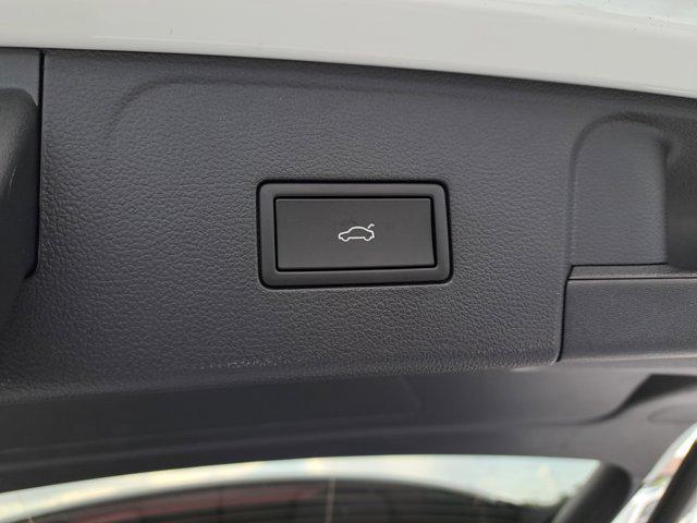 new 2025 Volkswagen Atlas car, priced at $41,628