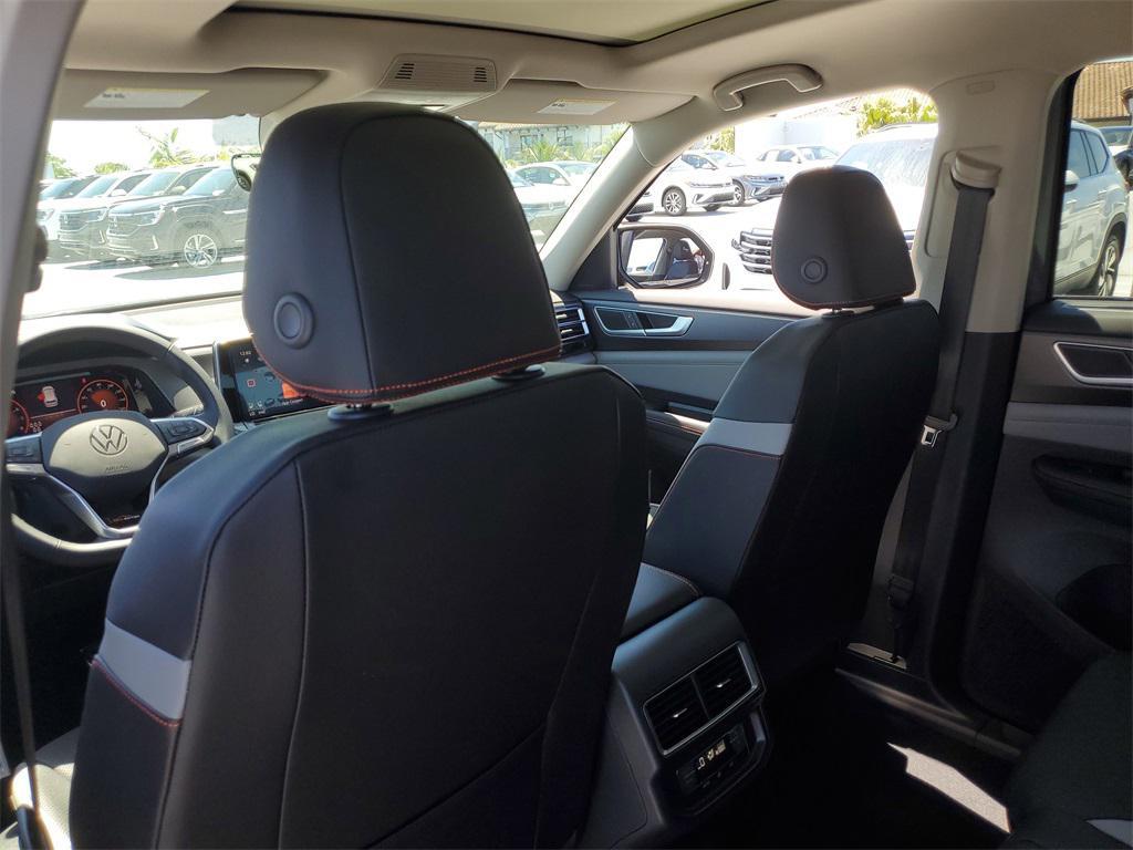 new 2025 Volkswagen Atlas car, priced at $40,289