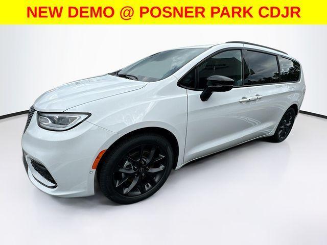 new 2025 Chrysler Pacifica car, priced at $44,989