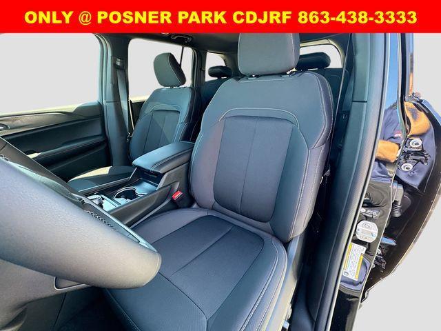 new 2025 Jeep Grand Cherokee car, priced at $33,989