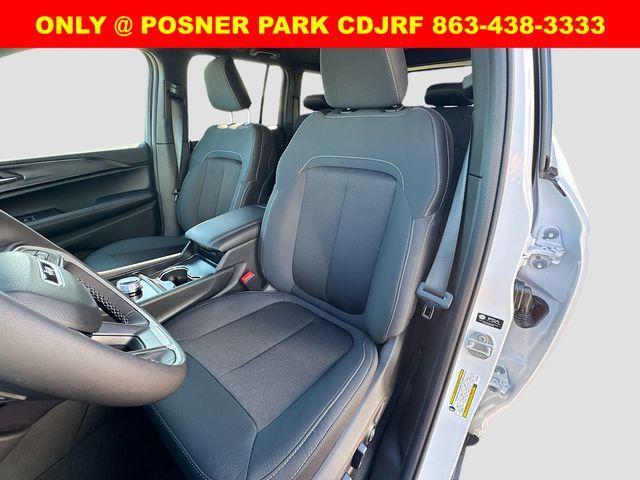 new 2025 Jeep Grand Cherokee car, priced at $33,989