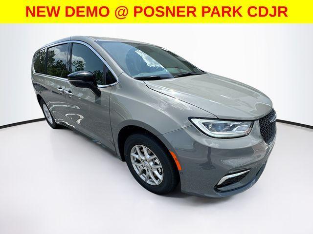 new 2025 Chrysler Pacifica car, priced at $40,883