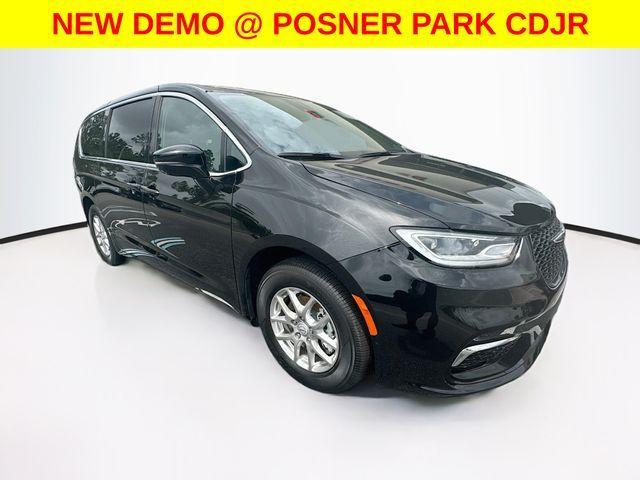 new 2025 Chrysler Pacifica car, priced at $42,725