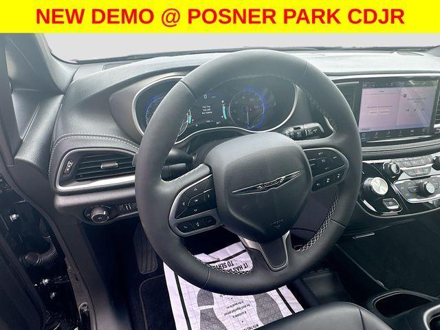 new 2025 Chrysler Pacifica car, priced at $42,725