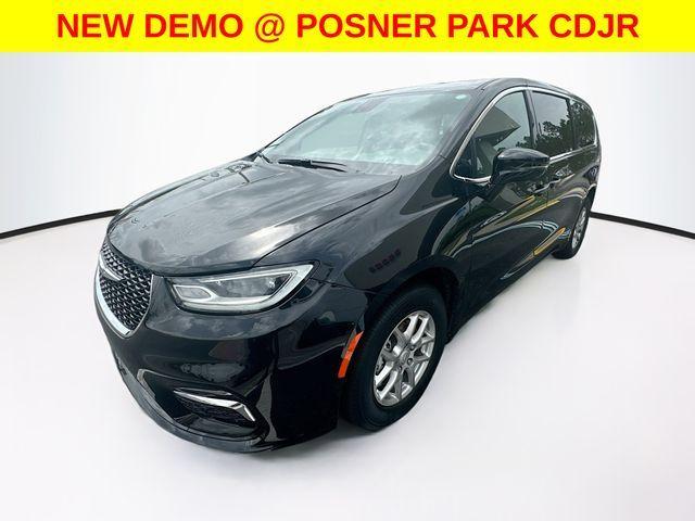 new 2025 Chrysler Pacifica car, priced at $42,725
