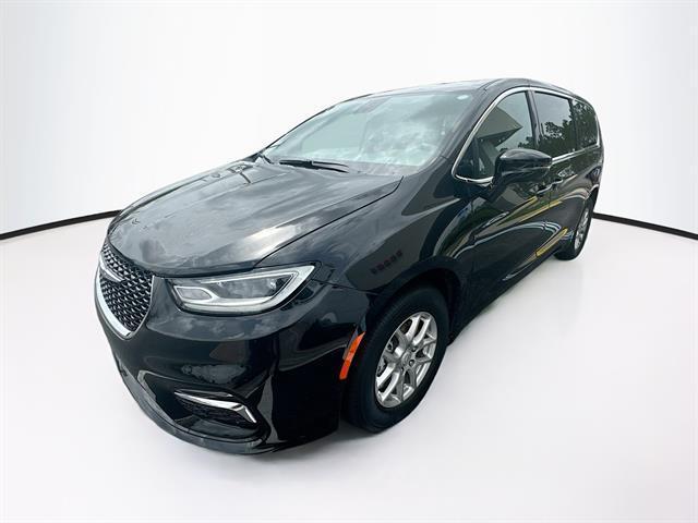 new 2025 Chrysler Pacifica car, priced at $40,695