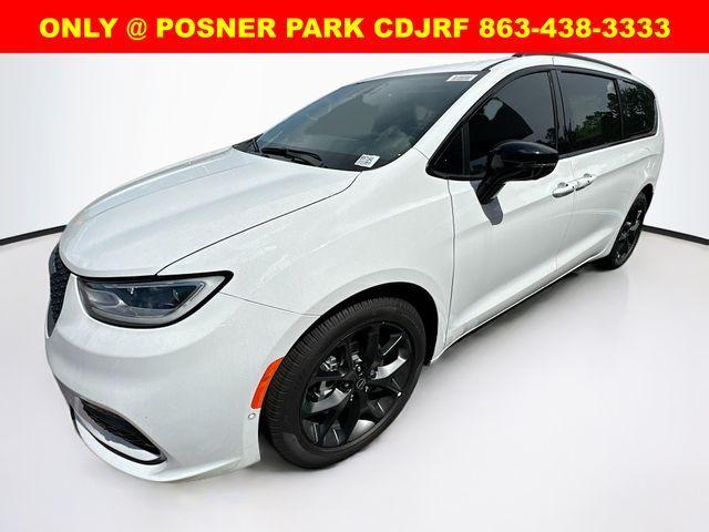 new 2025 Chrysler Pacifica car, priced at $47,989