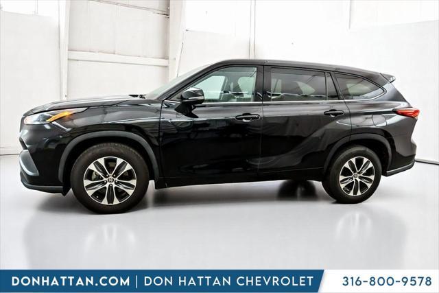 used 2022 Toyota Highlander car, priced at $33,998