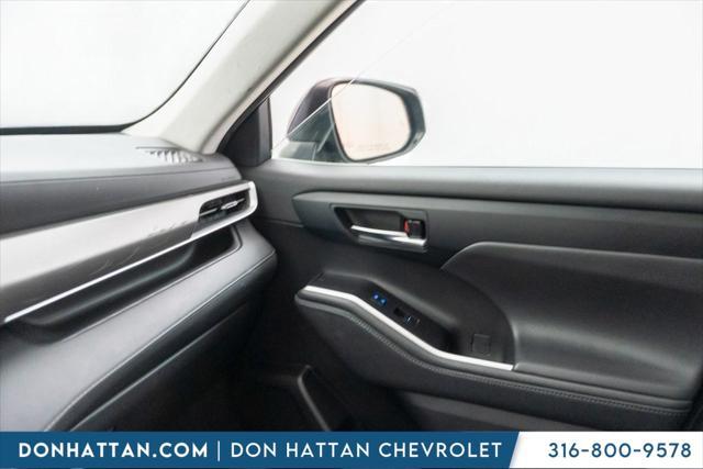 used 2022 Toyota Highlander car, priced at $33,998