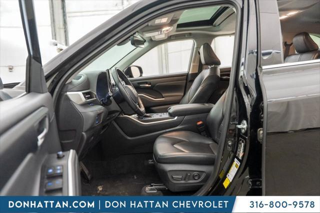 used 2022 Toyota Highlander car, priced at $33,998