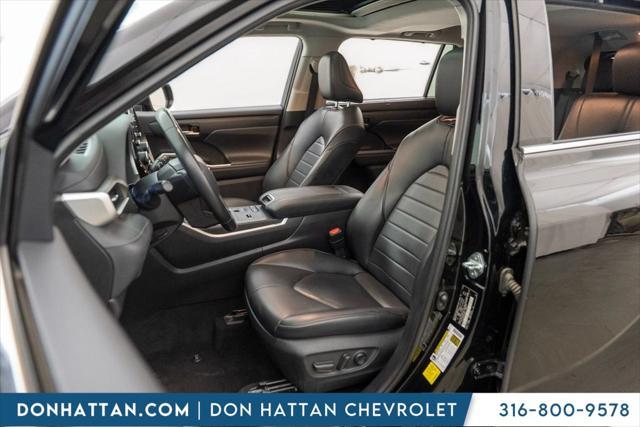 used 2022 Toyota Highlander car, priced at $33,998