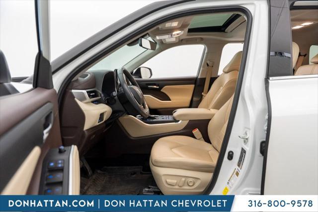 used 2022 Toyota Highlander car, priced at $38,995