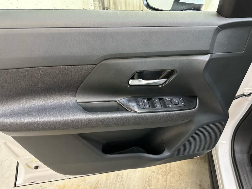 new 2025 Nissan Kicks car, priced at $28,058