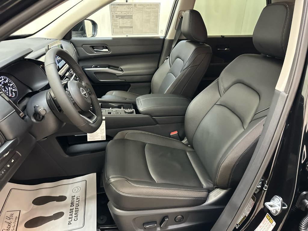 new 2025 Nissan Pathfinder car, priced at $43,316