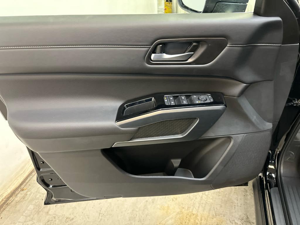 new 2025 Nissan Pathfinder car, priced at $43,316