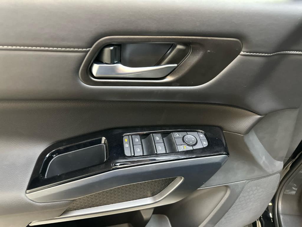 new 2025 Nissan Pathfinder car, priced at $43,316