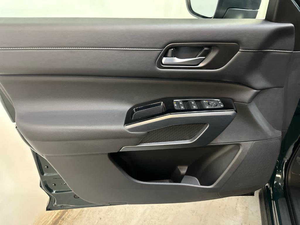 new 2025 Nissan Pathfinder car, priced at $44,086