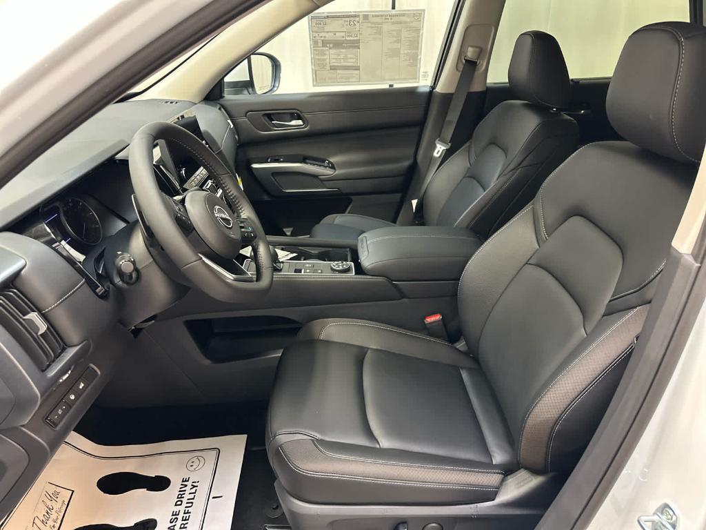 new 2025 Nissan Pathfinder car, priced at $44,913
