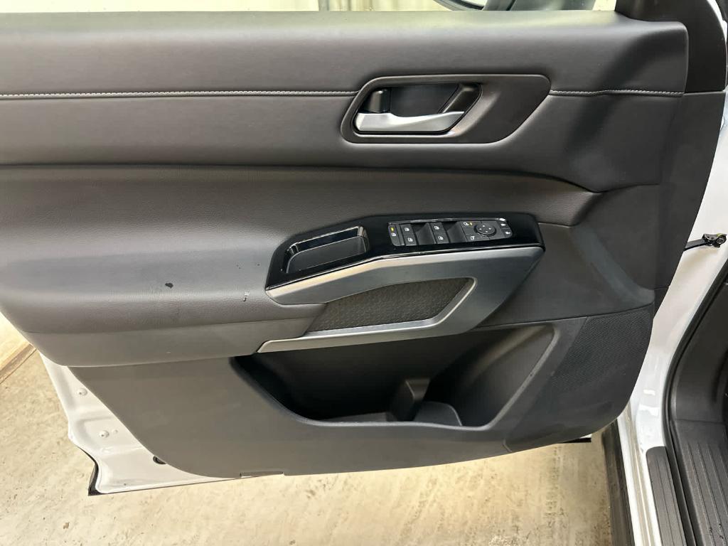 new 2025 Nissan Pathfinder car, priced at $44,913