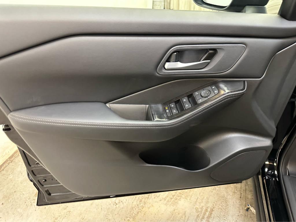 new 2025 Nissan Rogue car, priced at $32,104