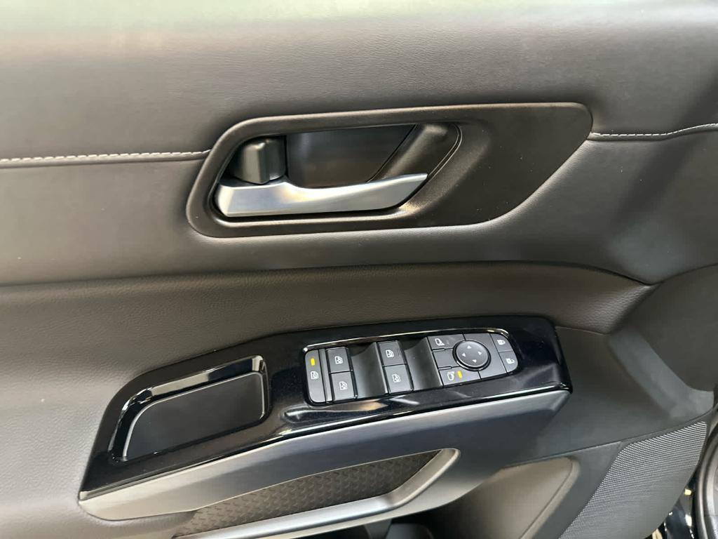 new 2025 Nissan Pathfinder car, priced at $44,513