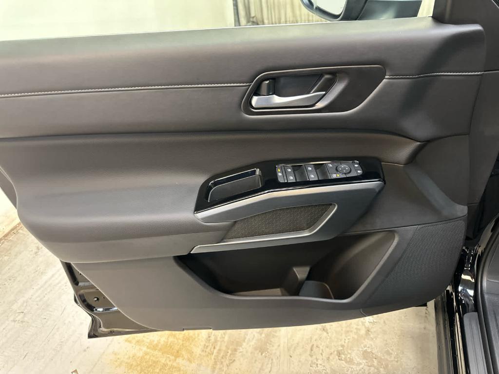 new 2025 Nissan Pathfinder car, priced at $44,513