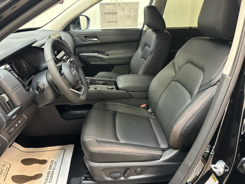 new 2025 Nissan Pathfinder car, priced at $44,513