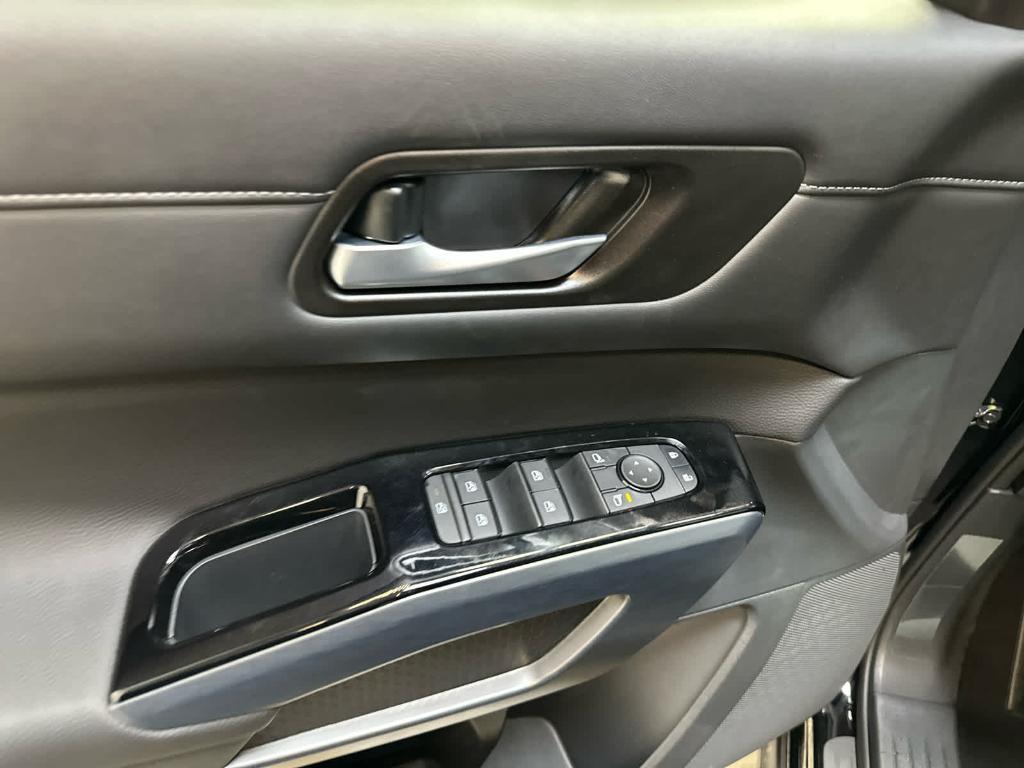 new 2025 Nissan Pathfinder car, priced at $47,743