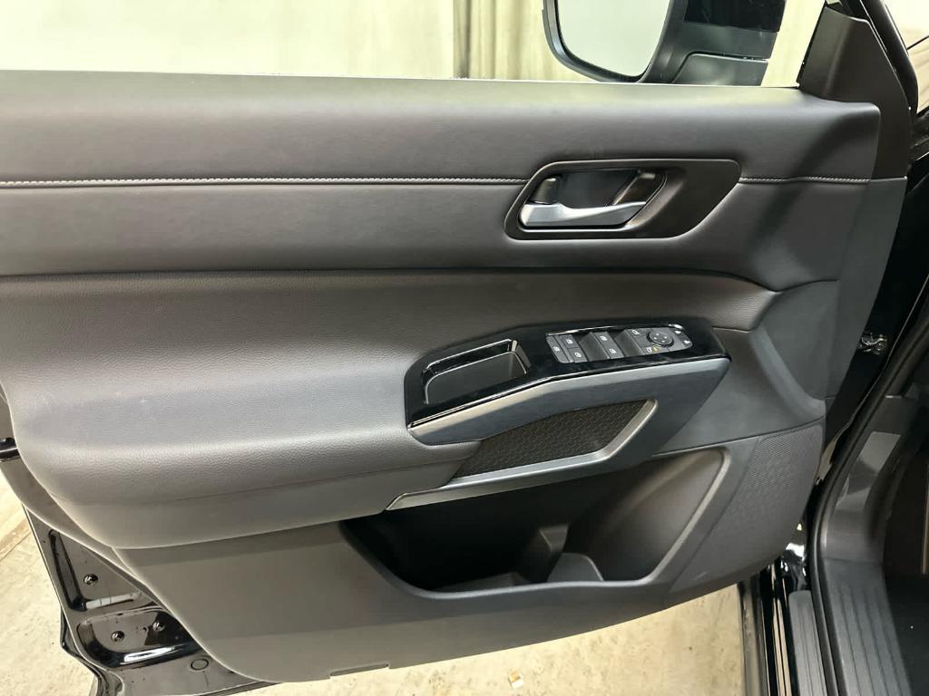 new 2025 Nissan Pathfinder car, priced at $47,743
