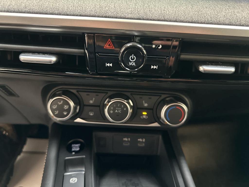 new 2025 Nissan Kicks car, priced at $27,058