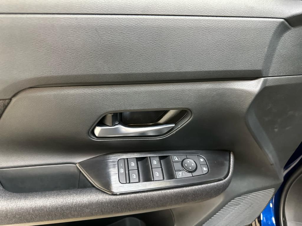 new 2025 Nissan Kicks car, priced at $27,058
