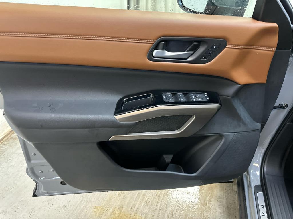 new 2025 Nissan Pathfinder car, priced at $51,265