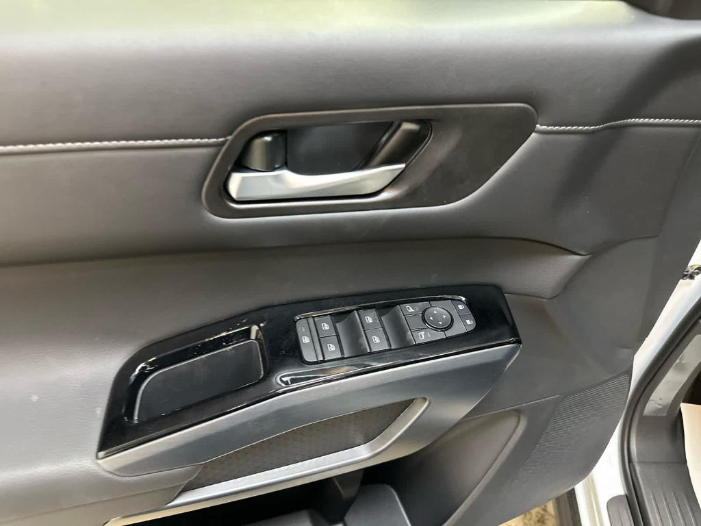 new 2025 Nissan Pathfinder car, priced at $47,347