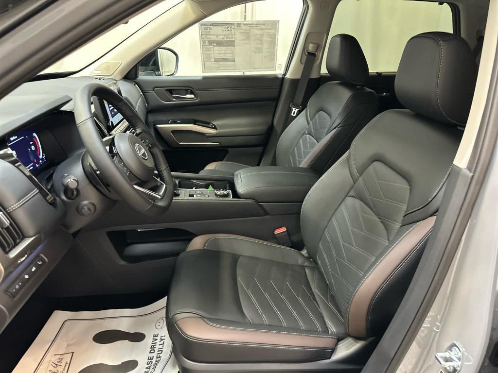 new 2025 Nissan Pathfinder car, priced at $51,752