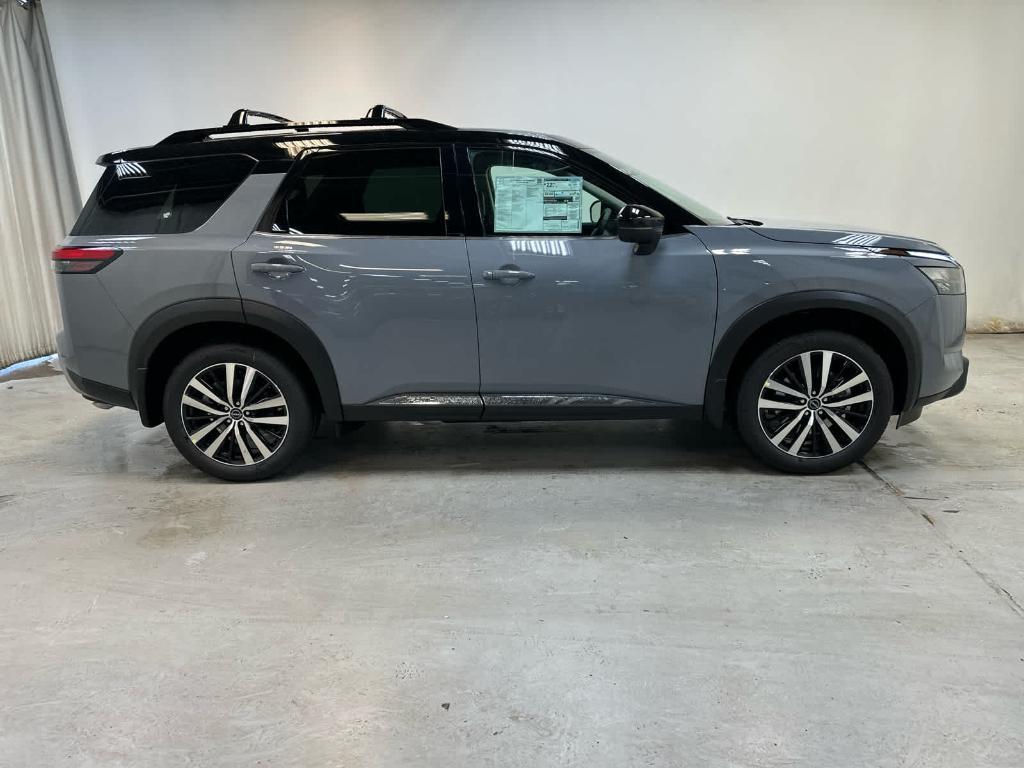 new 2025 Nissan Pathfinder car, priced at $51,752